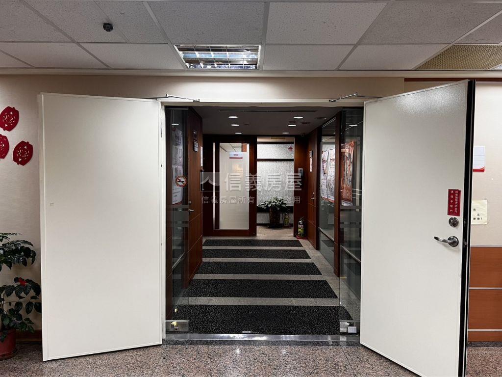 敦南摩天面林蔭鋼骨商辦房屋室內格局與周邊環境