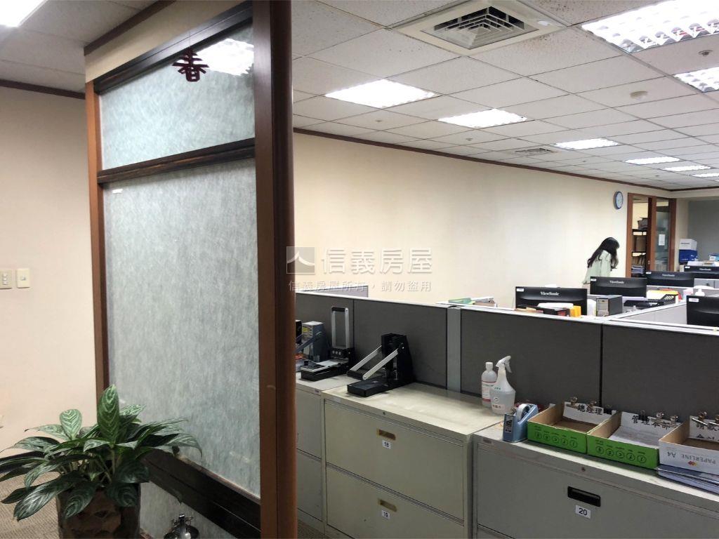 敦南摩天面林蔭鋼骨商辦房屋室內格局與周邊環境