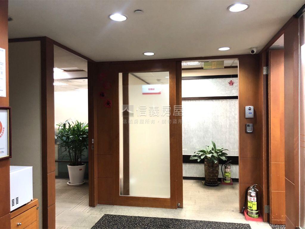敦南摩天面林蔭鋼骨商辦房屋室內格局與周邊環境