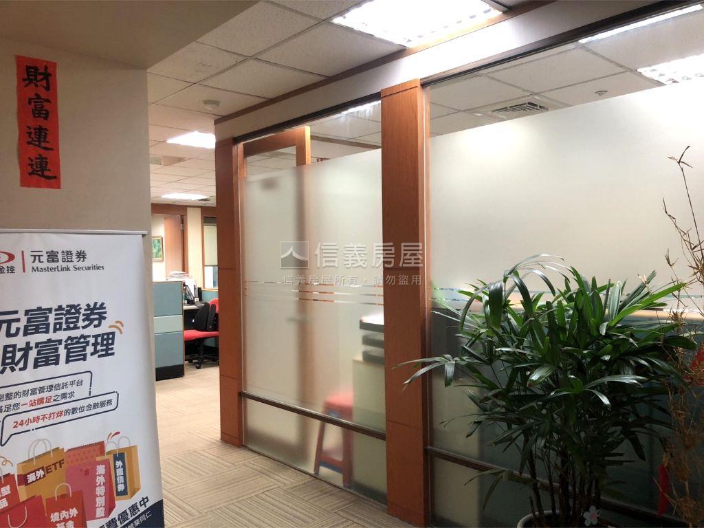 敦南摩天面林蔭鋼骨商辦房屋室內格局與周邊環境