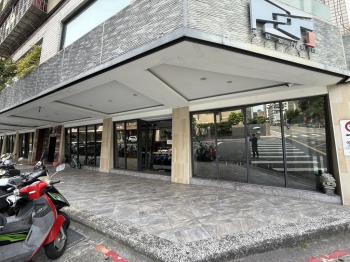 店霸三角窗一樓大面寬
