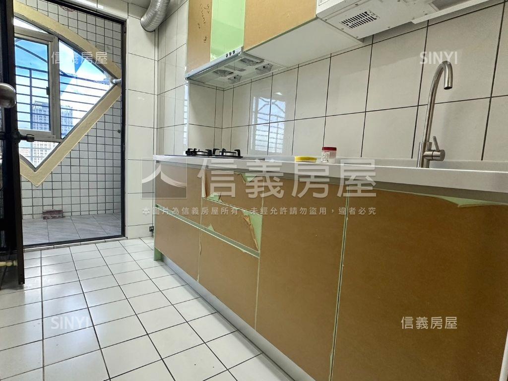 低總價➹高工商圈三房車位房屋室內格局與周邊環境