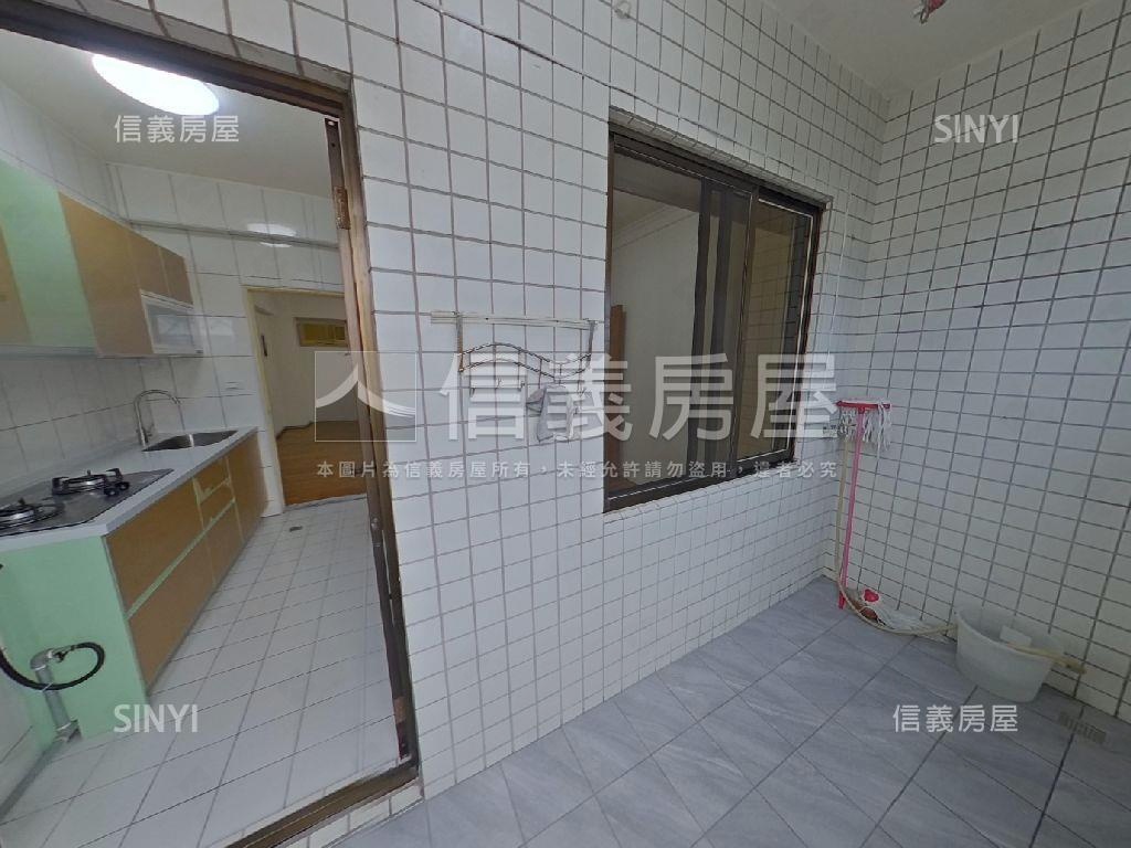低總價➹高工商圈三房車位房屋室內格局與周邊環境