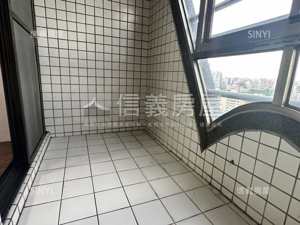 低總價➹高工商圈三房車位房屋室內格局與周邊環境