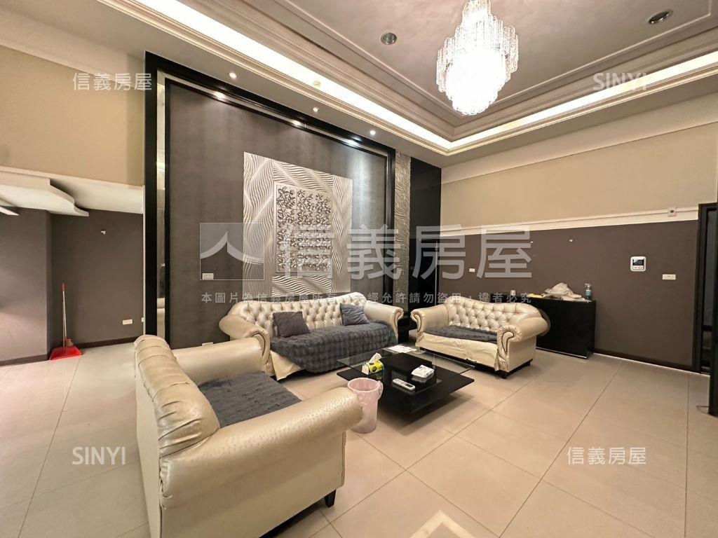 奇岩北美市挑高一樓房屋室內格局與周邊環境