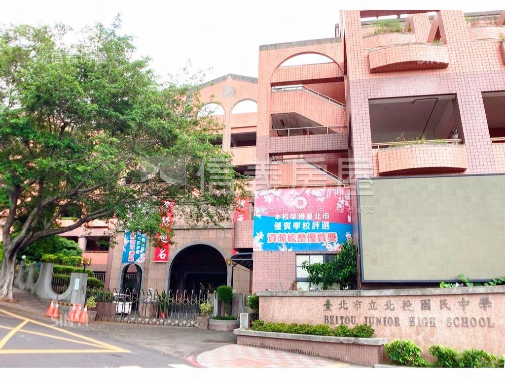 奇岩北美市挑高一樓房屋室內格局與周邊環境