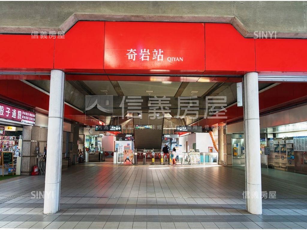 奇岩北美市挑高一樓房屋室內格局與周邊環境