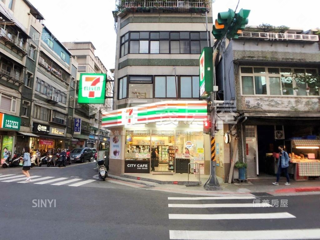 奇岩北美市挑高一樓房屋室內格局與周邊環境