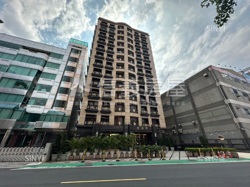 奇岩北美市挑高一樓房屋室內格局與周邊環境