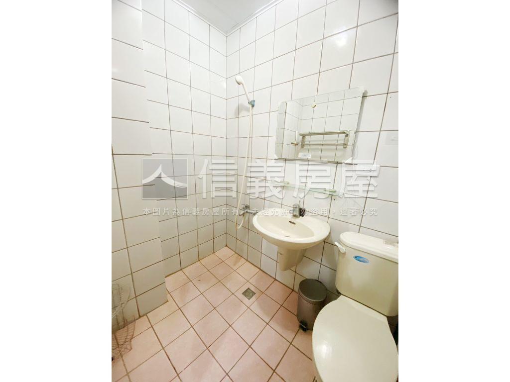 燙金西屯門牌近捷運美三房房屋室內格局與周邊環境