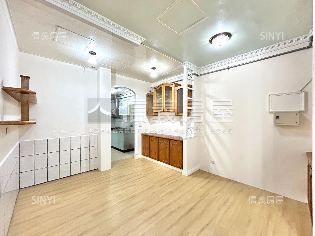 燙金西屯門牌近捷運美三房房屋室內格局與周邊環境