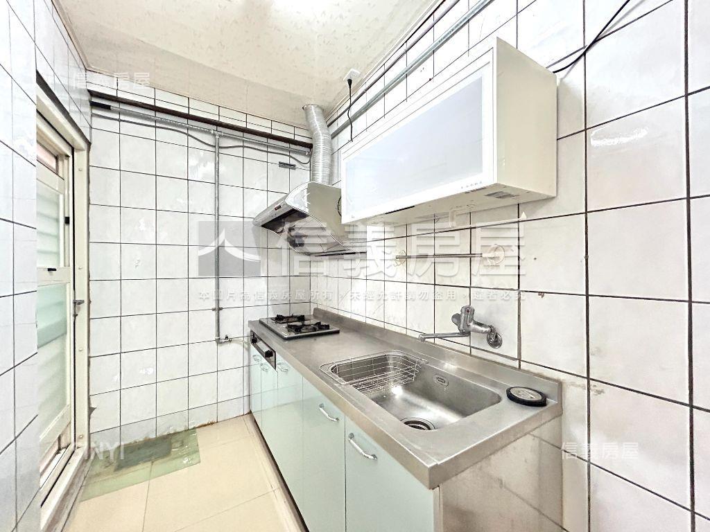 燙金西屯門牌近捷運美三房房屋室內格局與周邊環境