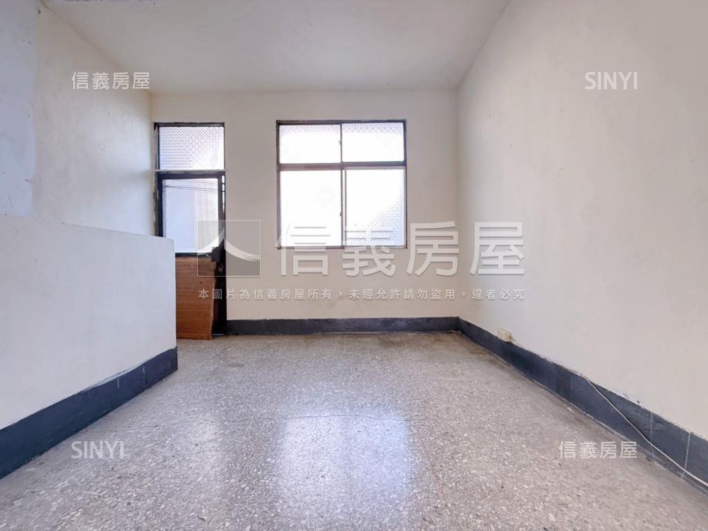 近精誠高中有後院棒透天房屋室內格局與周邊環境