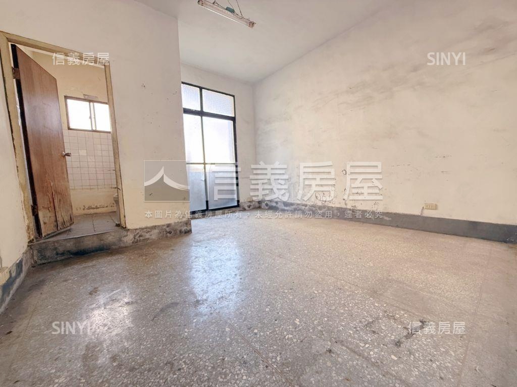 近精誠高中有後院棒透天房屋室內格局與周邊環境