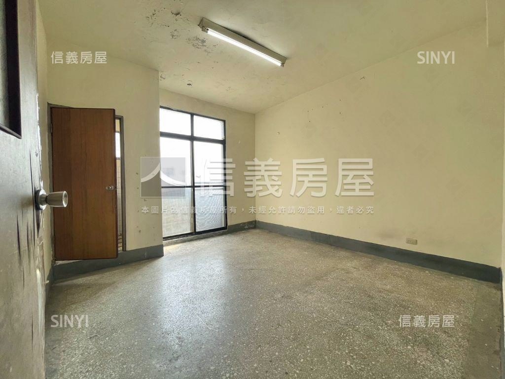 近精誠高中有後院棒透天房屋室內格局與周邊環境