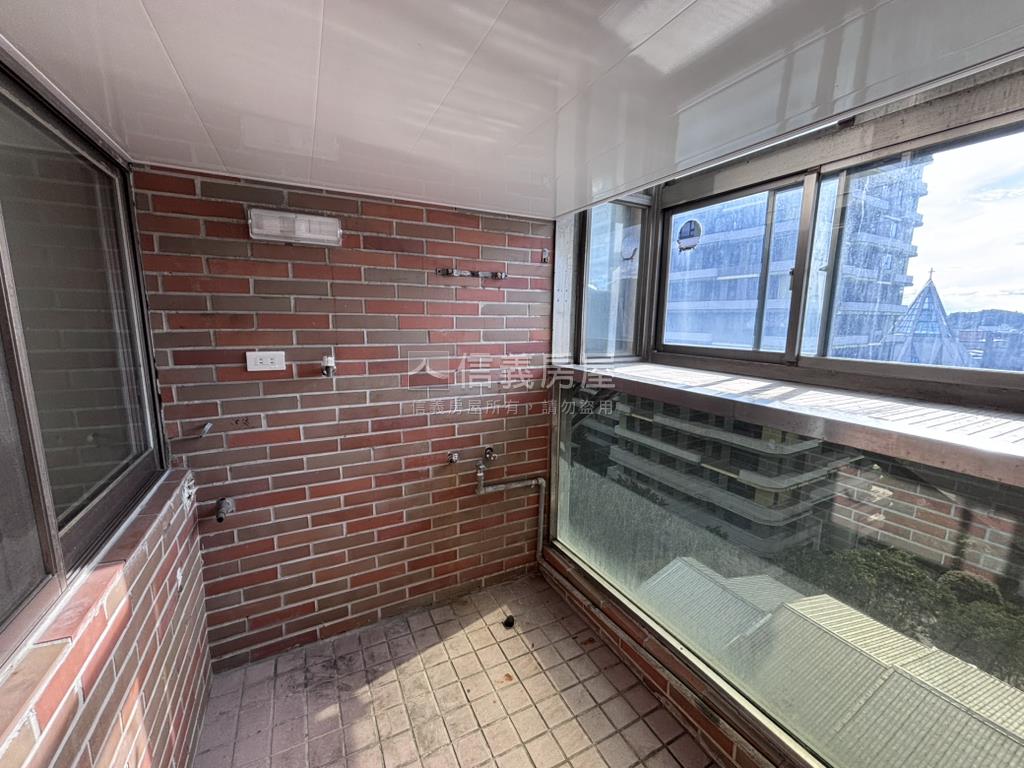 摩登家庭．魔術大空間房屋室內格局與周邊環境