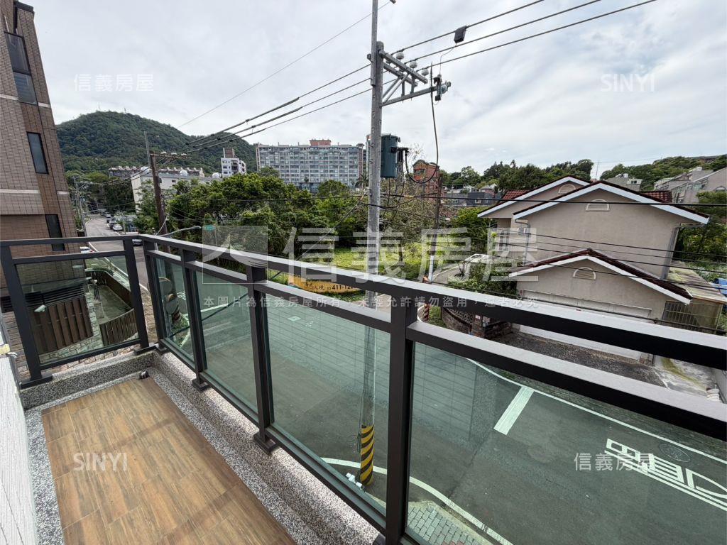 石門景觀大露臺電梯別墅房屋室內格局與周邊環境
