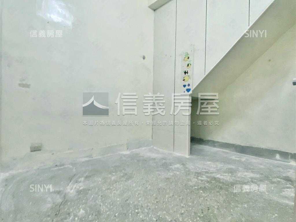 前院停車臨路透天房屋室內格局與周邊環境