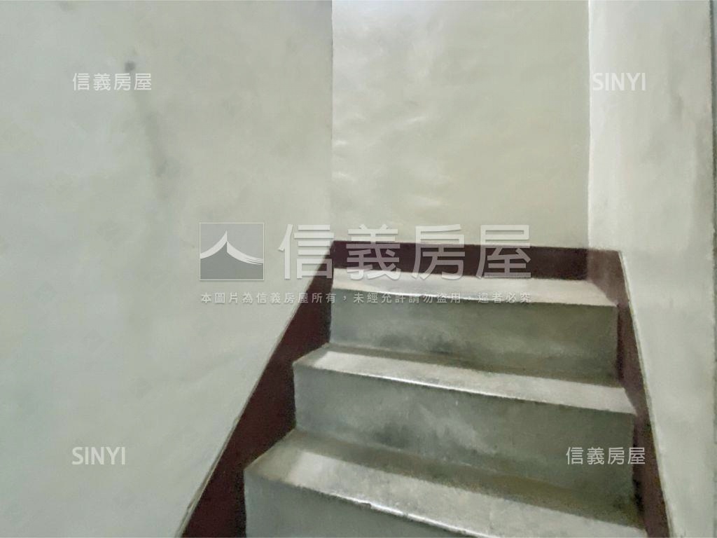 前院停車臨路透天房屋室內格局與周邊環境