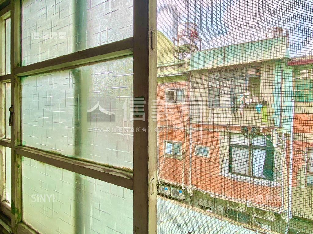 前院停車臨路透天房屋室內格局與周邊環境