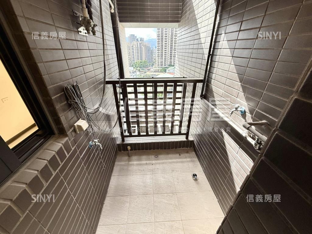 世界花園翱翔景觀大兩房房屋室內格局與周邊環境