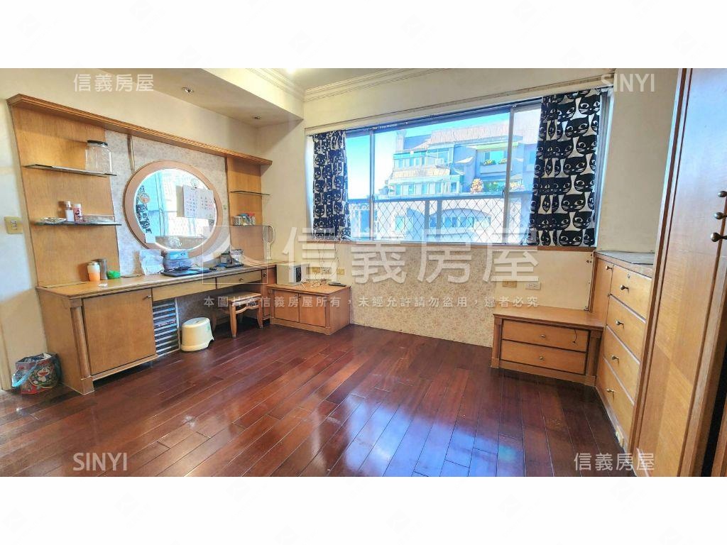 香檳高樓經典四房雙坡平房屋室內格局與周邊環境