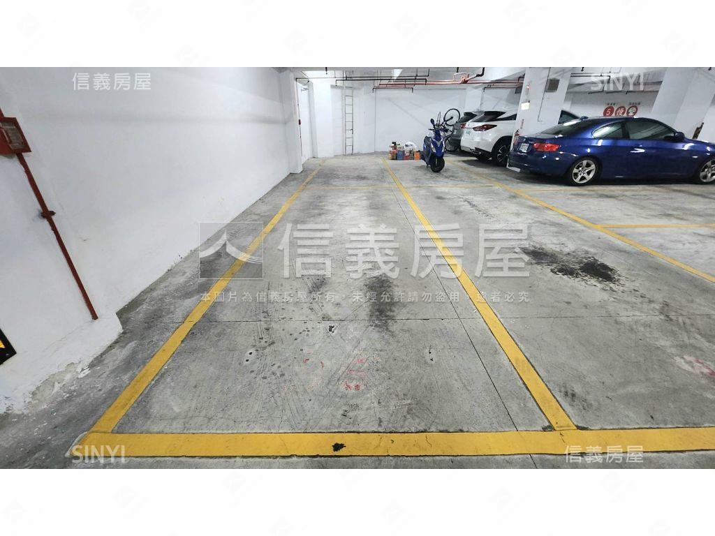 香檳高樓經典四房雙坡平房屋室內格局與周邊環境