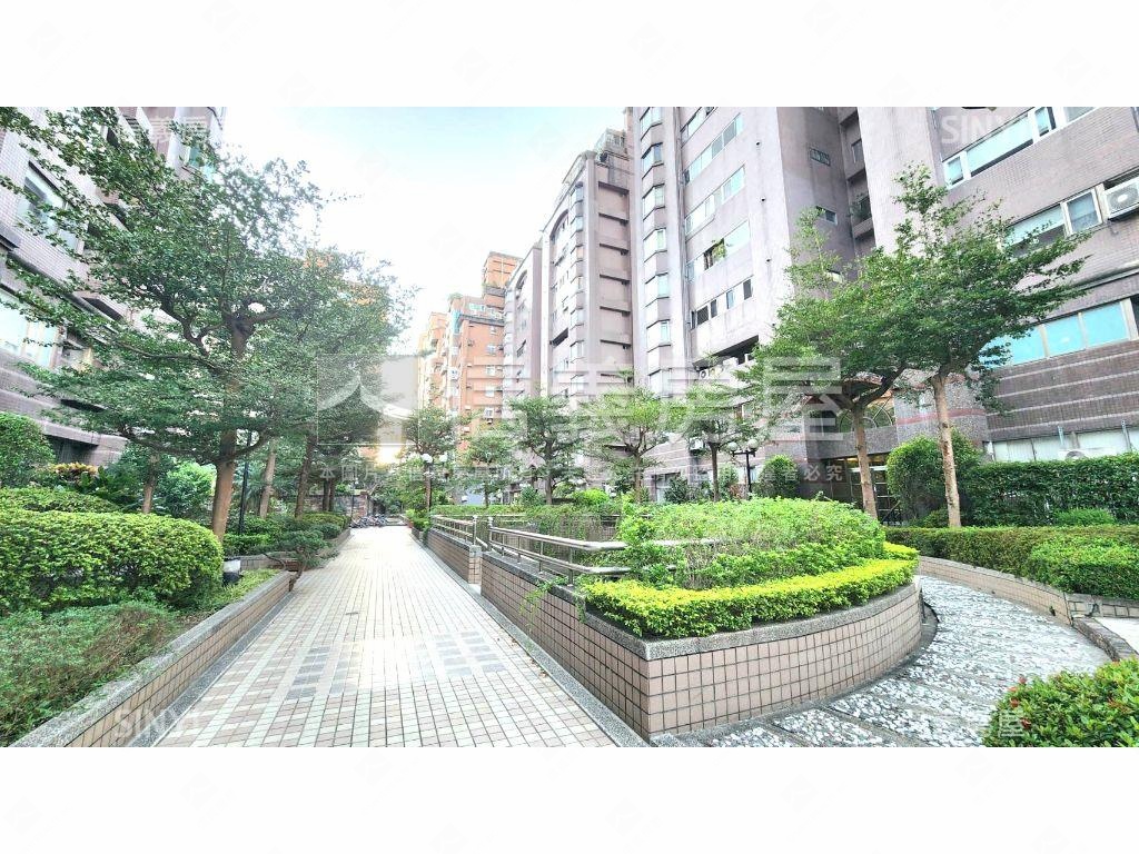 香檳高樓經典四房雙坡平房屋室內格局與周邊環境