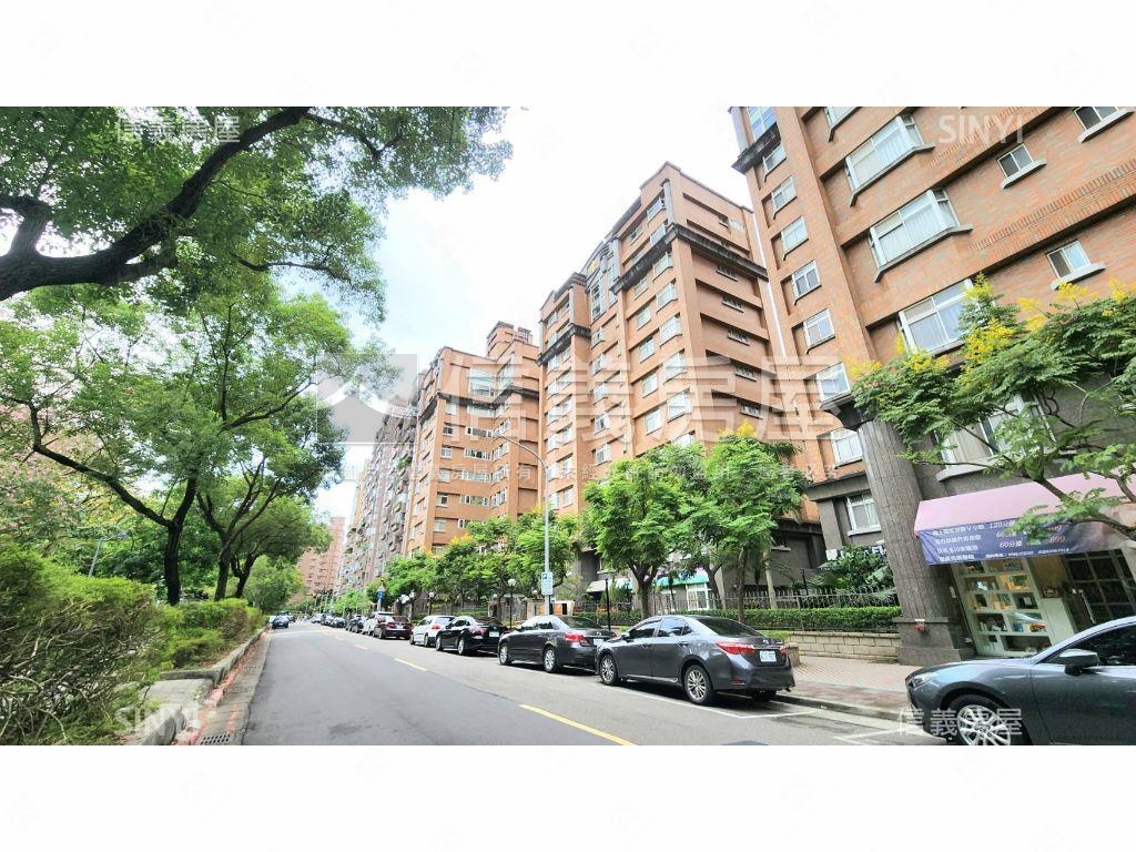 大直高樓經典四房雙坡平房屋室內格局與周邊環境