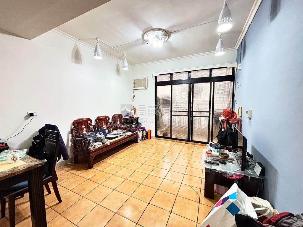 區公所旁稀有方正三房房屋室內格局與周邊環境