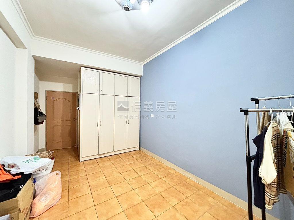 區公所旁稀有方正三房房屋室內格局與周邊環境