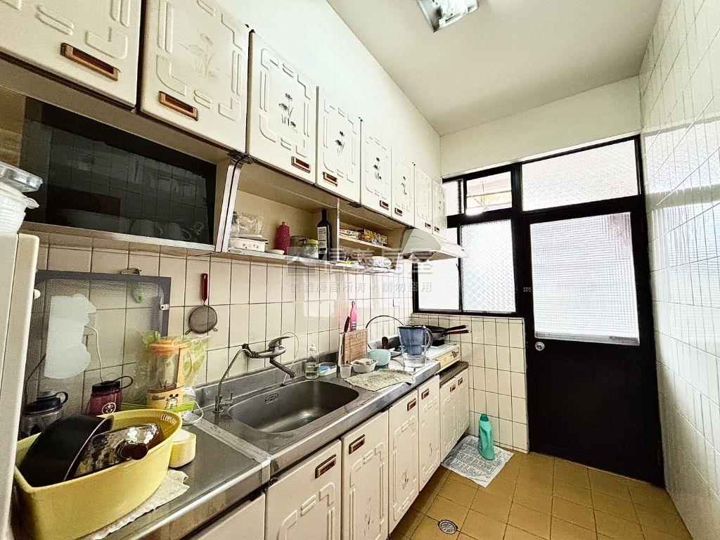 區公所旁稀有方正三房房屋室內格局與周邊環境