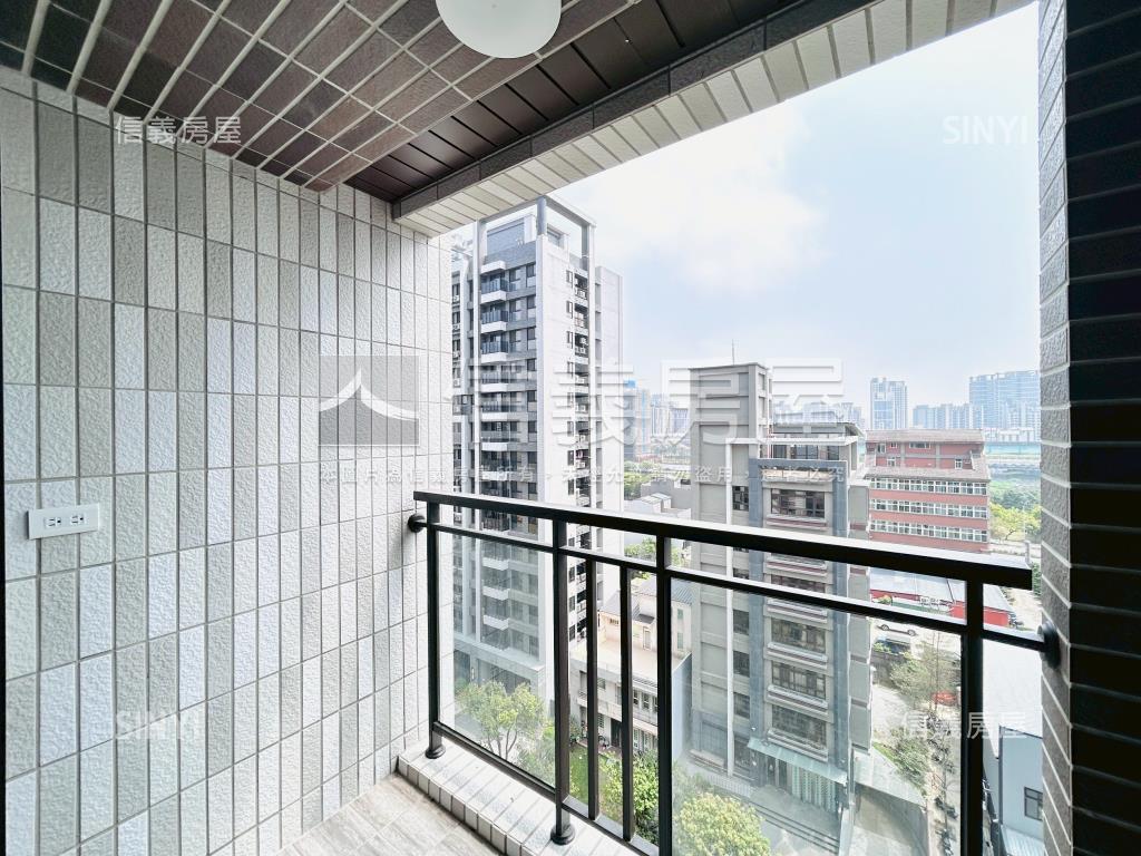 青埔晶采學三房車位房屋室內格局與周邊環境