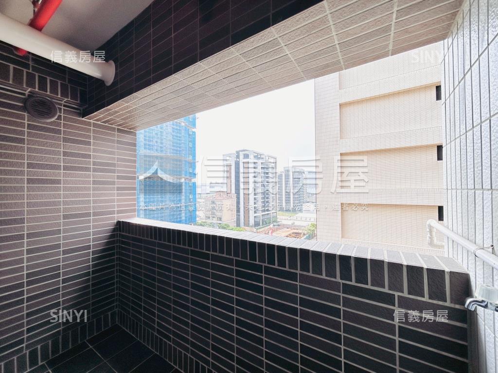 青埔晶采學三房車位房屋室內格局與周邊環境