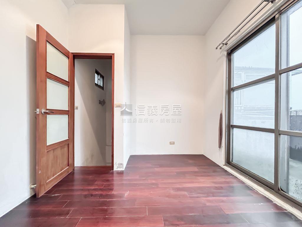 研究苑挑高大廳透天厝房屋室內格局與周邊環境