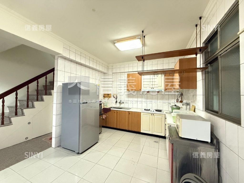 雷中街大面寬別墅房屋室內格局與周邊環境