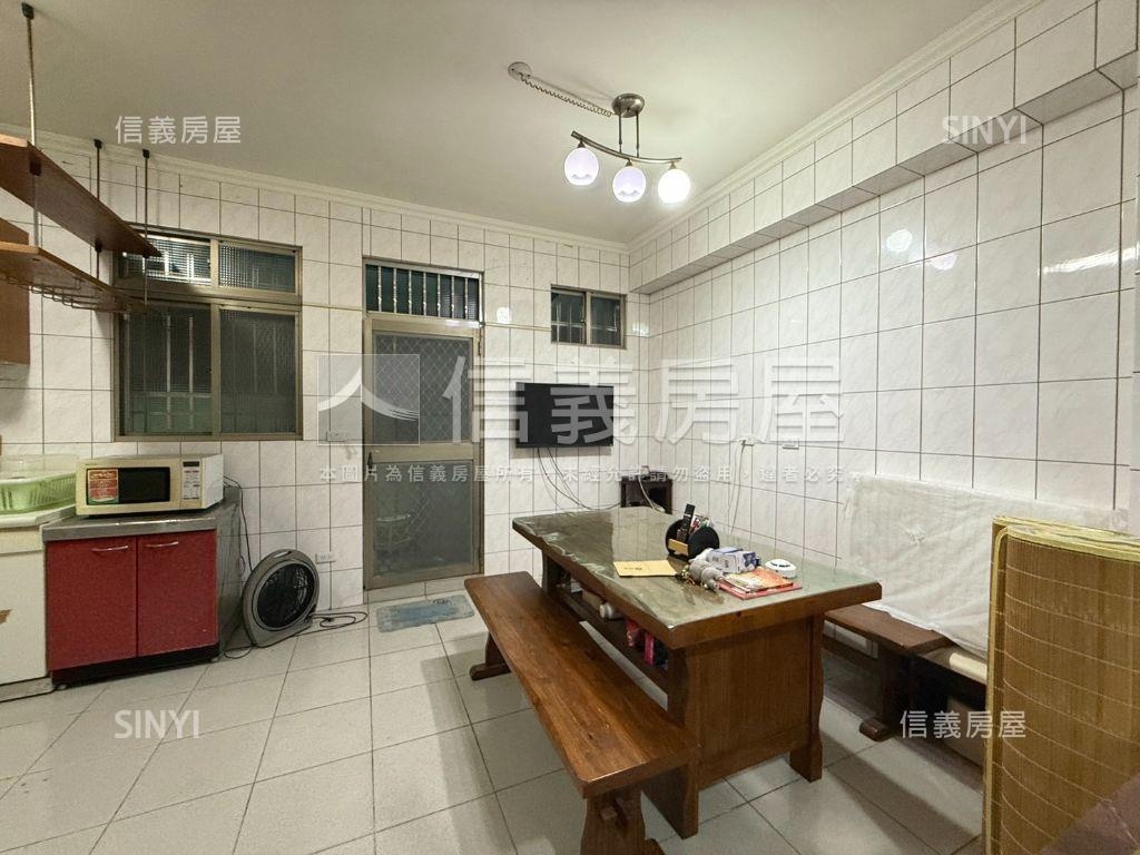 雷中街大面寬別墅房屋室內格局與周邊環境