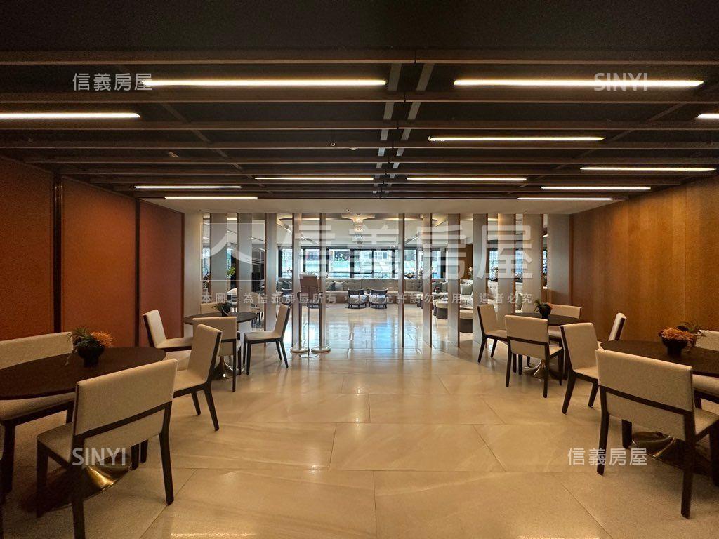 高雄ＣＢＤ經貿中心整層房屋室內格局與周邊環境