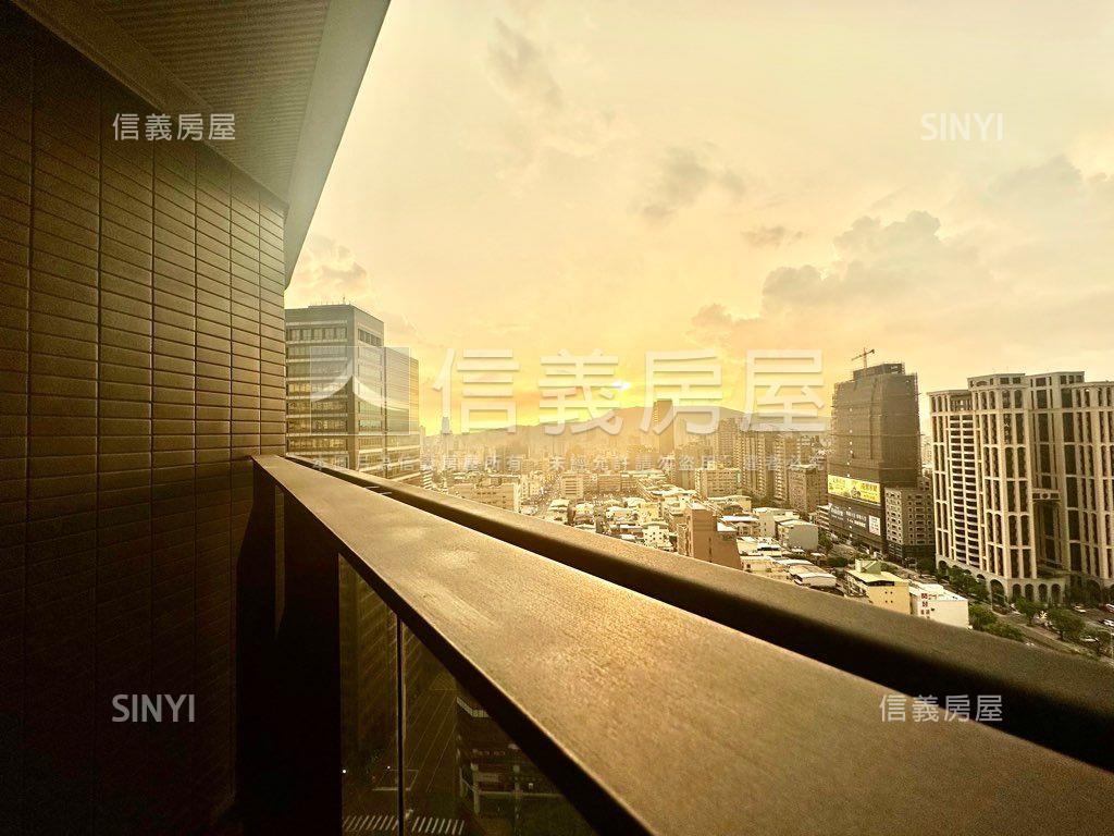 高雄ＣＢＤ經貿中心整層房屋室內格局與周邊環境