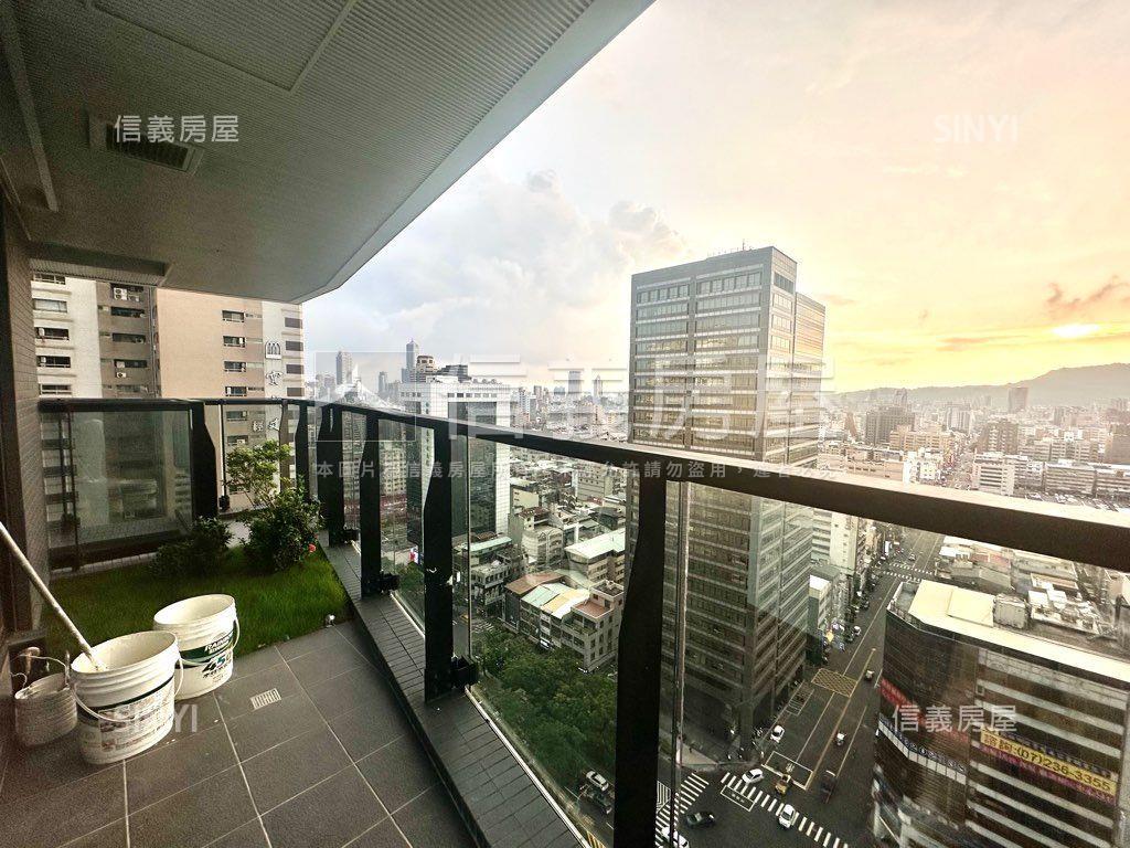 高雄ＣＢＤ經貿中心整層房屋室內格局與周邊環境