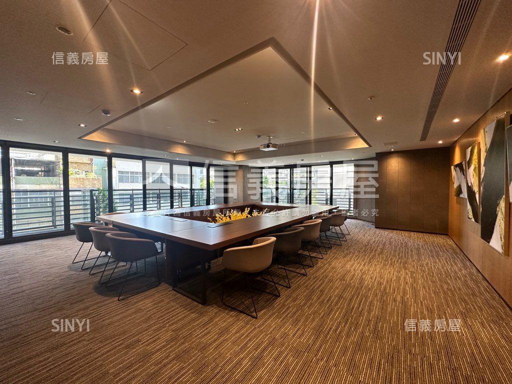 高雄ＣＢＤ經貿中心整層房屋室內格局與周邊環境