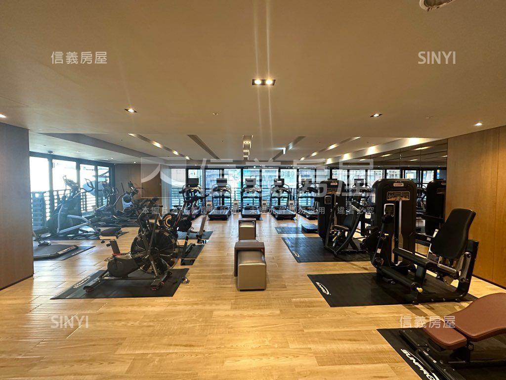 高雄ＣＢＤ經貿中心整層房屋室內格局與周邊環境