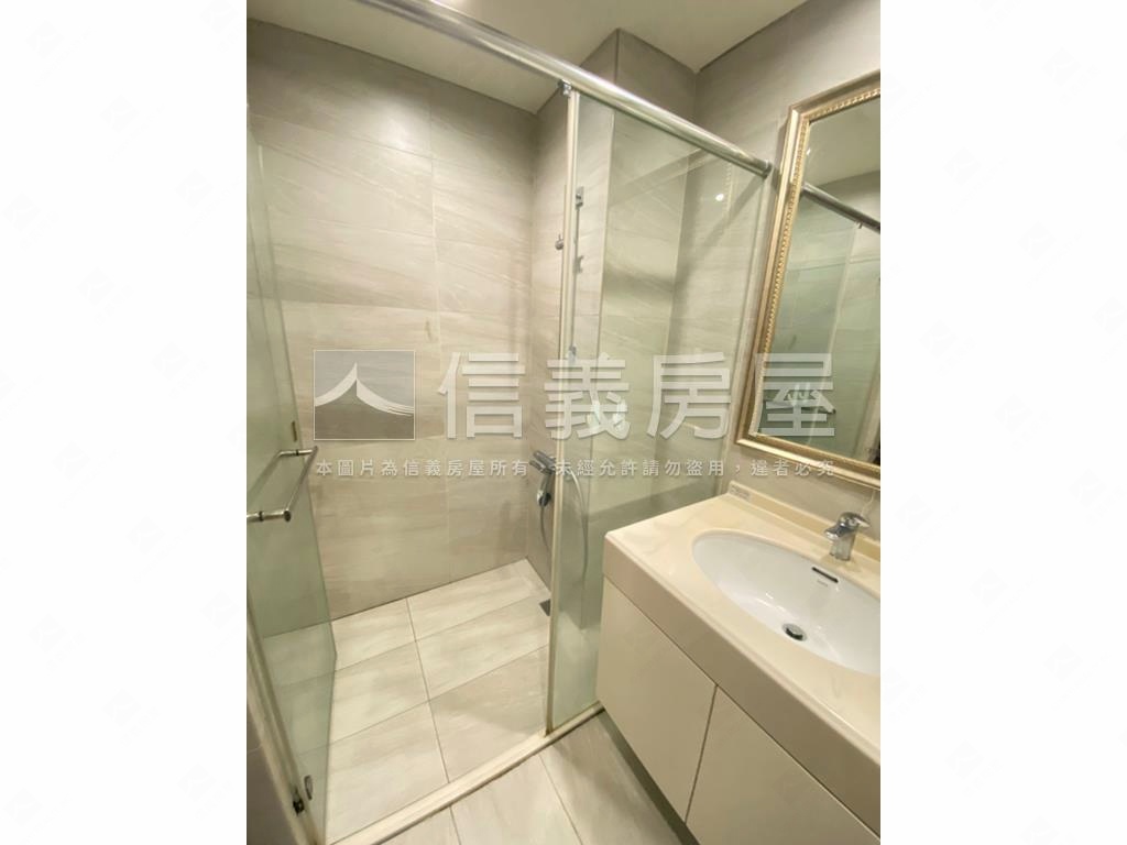 近一中商圈微笑雲品美裝潢房屋室內格局與周邊環境