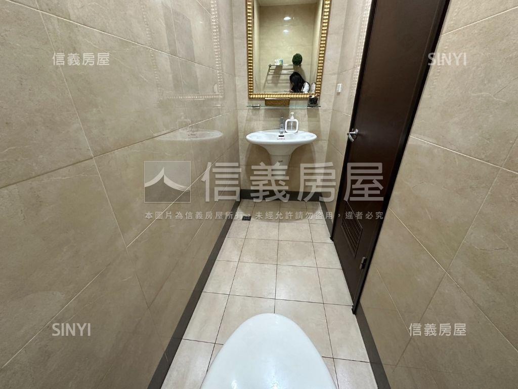 近日月光三角窗店面房屋室內格局與周邊環境