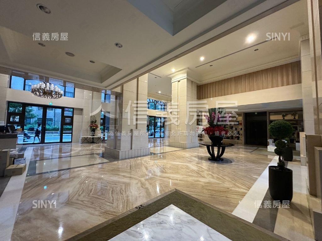 近日月光三角窗店面房屋室內格局與周邊環境