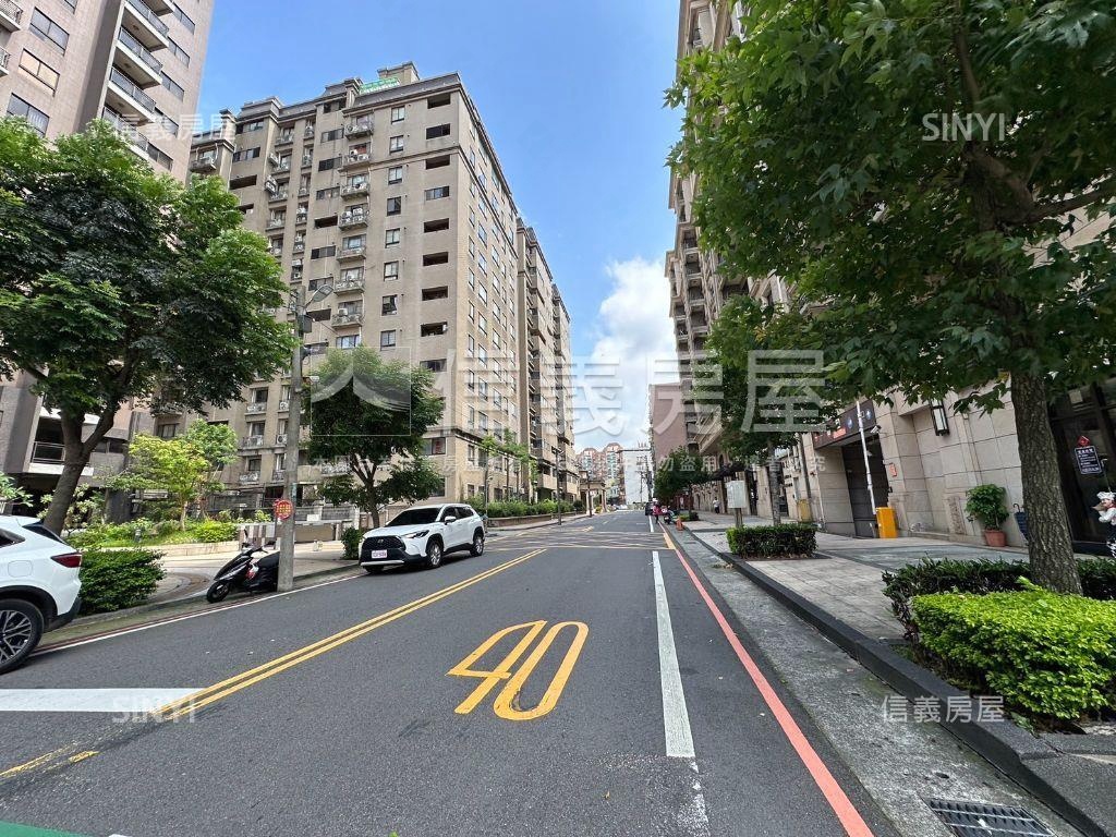 近日月光三角窗店面房屋室內格局與周邊環境