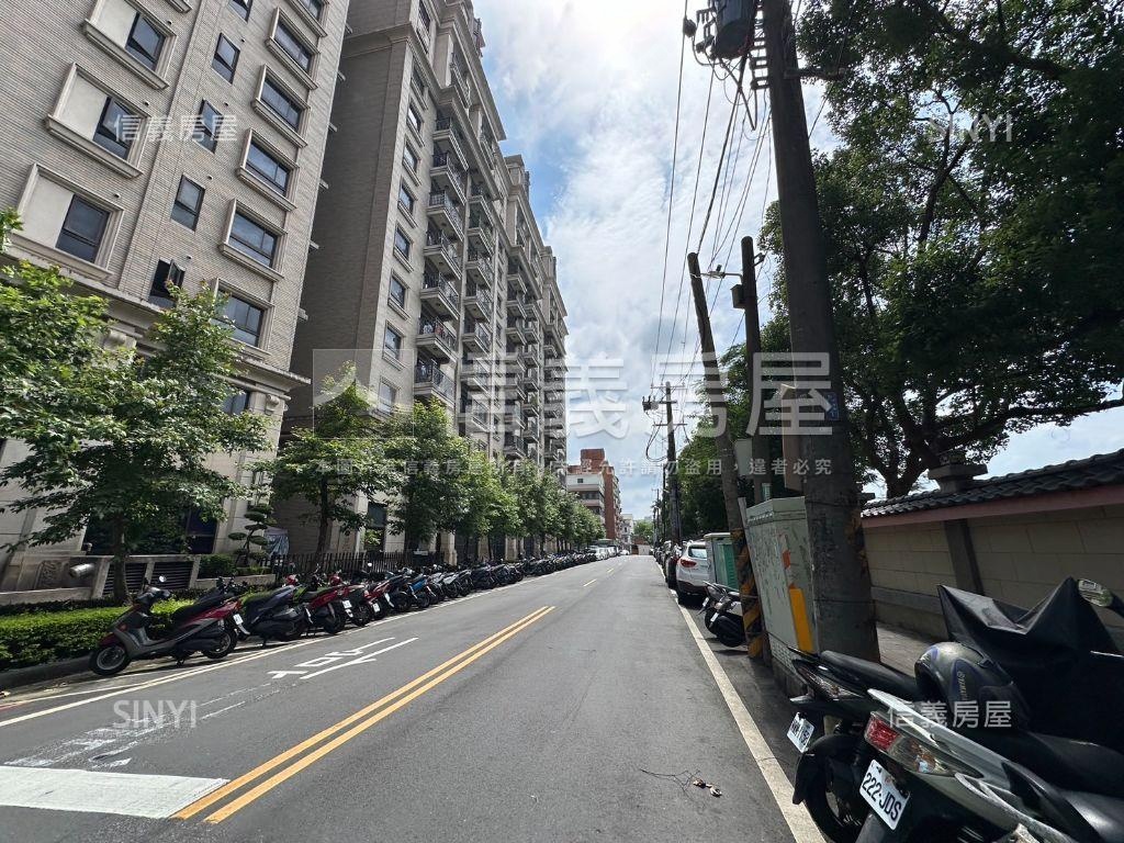 近日月光三角窗店面房屋室內格局與周邊環境