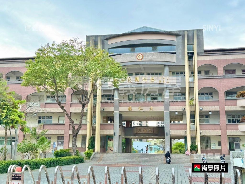 近中華路朝南質感美透天房屋室內格局與周邊環境