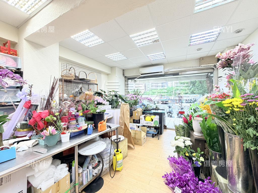 渭水路公園旁邊間黃金店面房屋室內格局與周邊環境