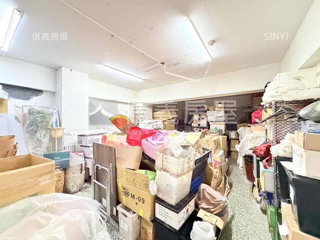 渭水路公園旁邊間黃金店面房屋室內格局與周邊環境